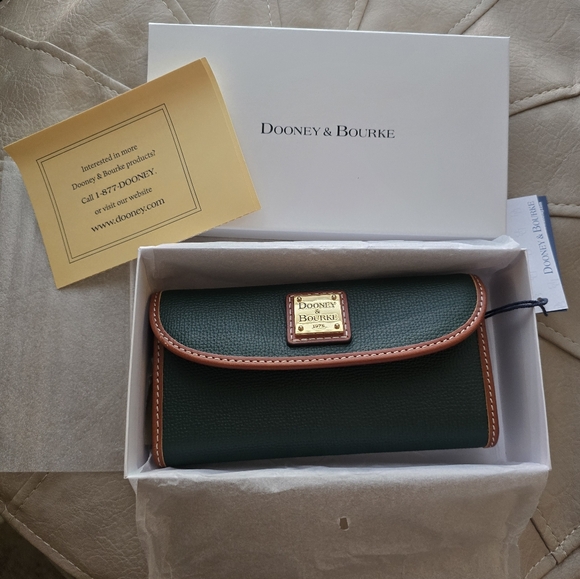 NWT Dooney & Bourke Sorrento Continental Clutch/Wallet Ivy - Picture 1 of 9
